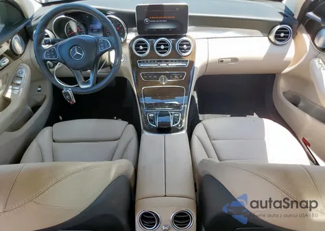 2017 Mercedes-Benz C 300 z USA, uszkodzony, nr VIN 55SWF4JB3HU232183